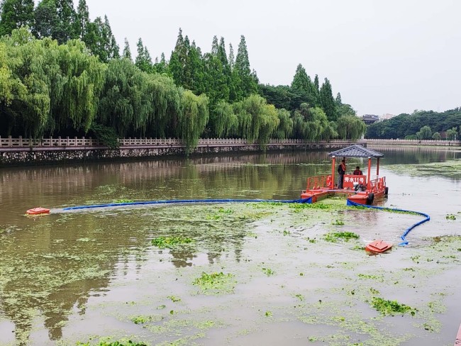 水上捞草机器人扬州古运河上岗