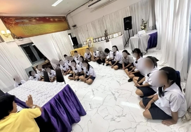 泰国近30名学生遭校长猥亵 家长愤怒报案求正义