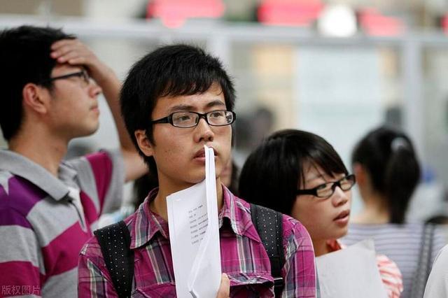韩国青年平均花近1年找到首份工作 教育泡沫与就业困局