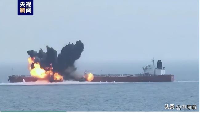 也门胡塞武装公布袭击红海一船只现场视频：巨大火球瞬间腾起