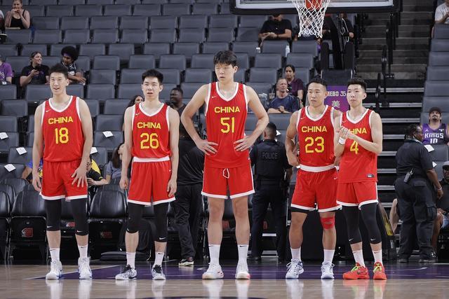 中国男篮内部教学赛55-94不敌火箭