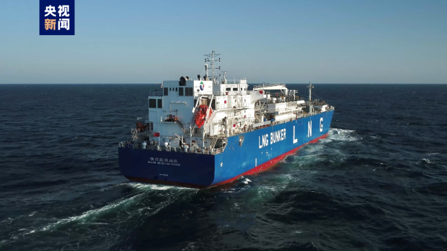 全球首款！江海直达型LNG加注运输船完工交付