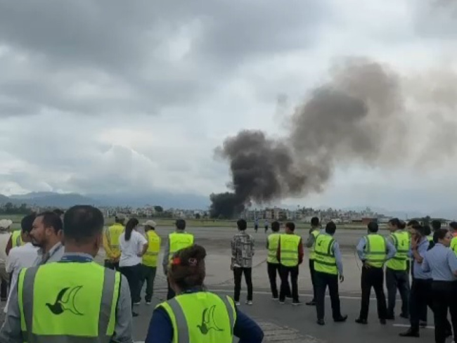 尼泊尔媒体称机长已被救出送医 18名遇难者遗体找到