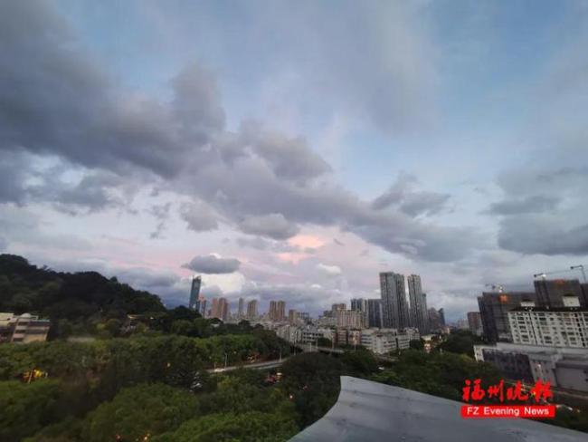 台风来临前的福州天空太美了 暴雨前夕的绝色晚霞