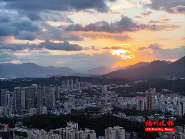 台风来临前的福州天空太美了 暴雨前夕的绝色晚霞