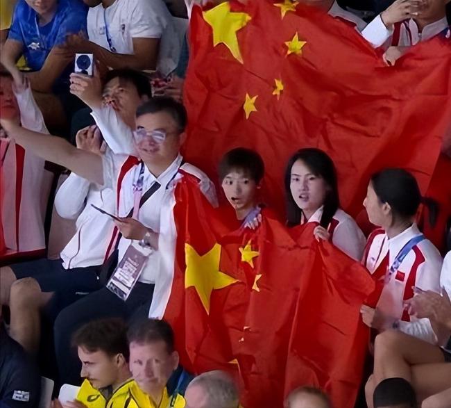 中国队1小时连夺2金 跳水女双3米板夺冠！