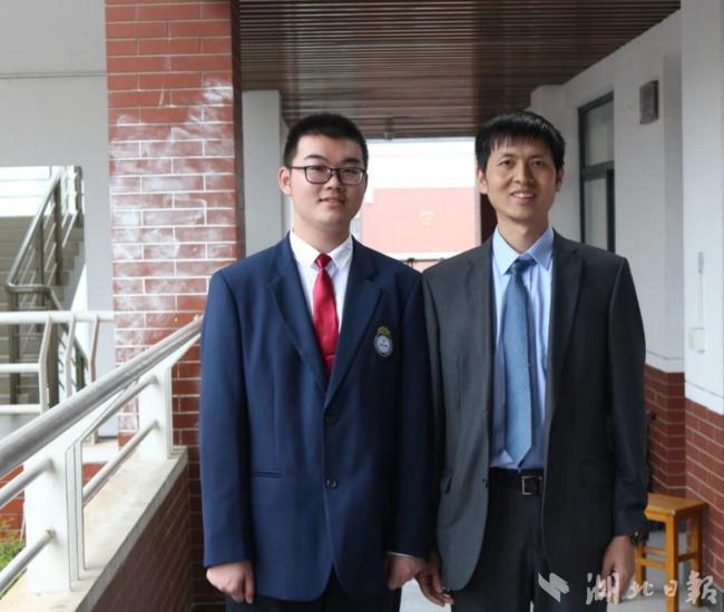 武汉高三男生获国际物理奥赛金牌 全能冠军展科学素养