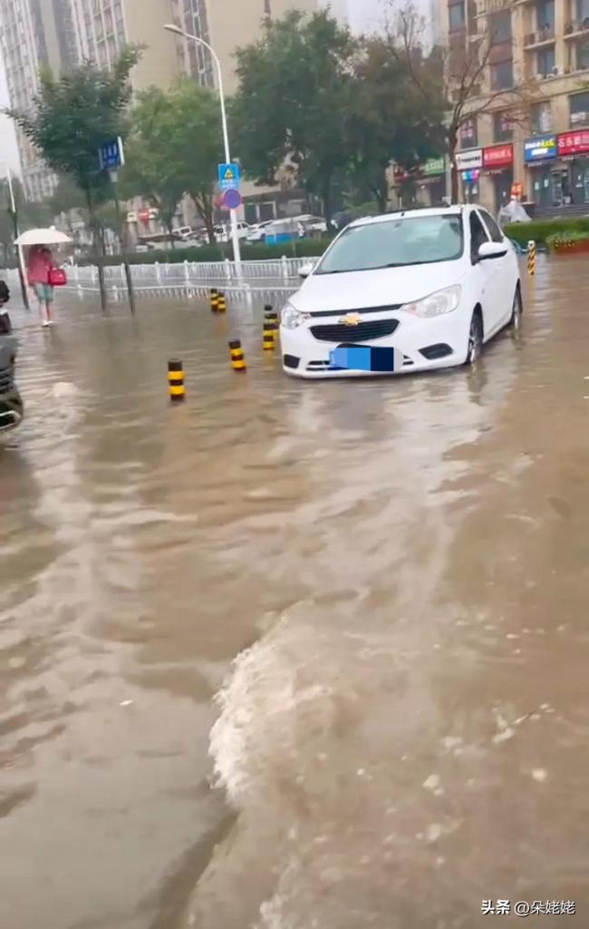 石家庄暴雨开启看海模式