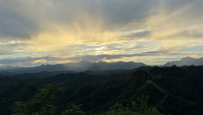 金色晚霞接力冷涡蓝！今晚，京城处处是美景