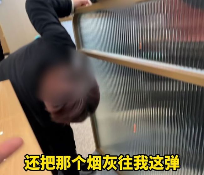 男子劝阻吸烟被打：围殴者每人赔1万