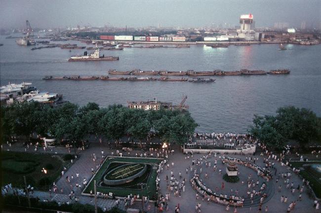 穿越时空！这组照片带你重回1990年上海街头