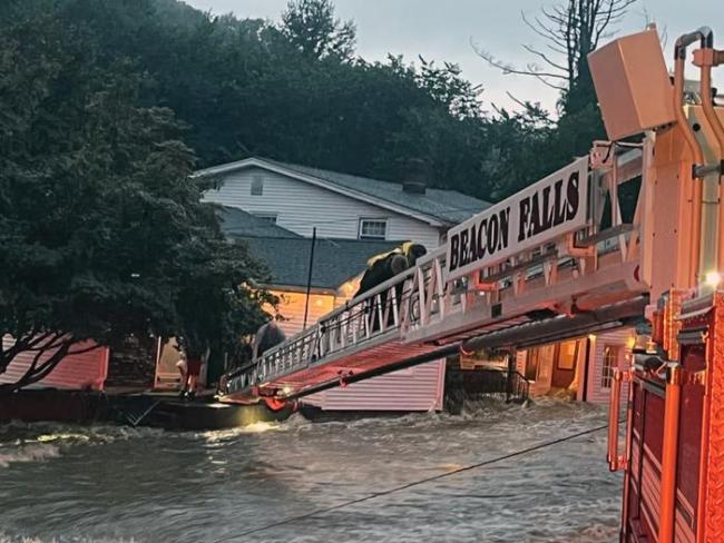 暴雨引发洪水致两死 美国康涅狄格州进入紧急状态