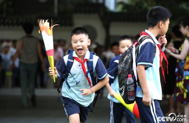 全国多地中小学按下开学“启动键”