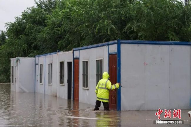 青海突发泥石流 多地停课停运