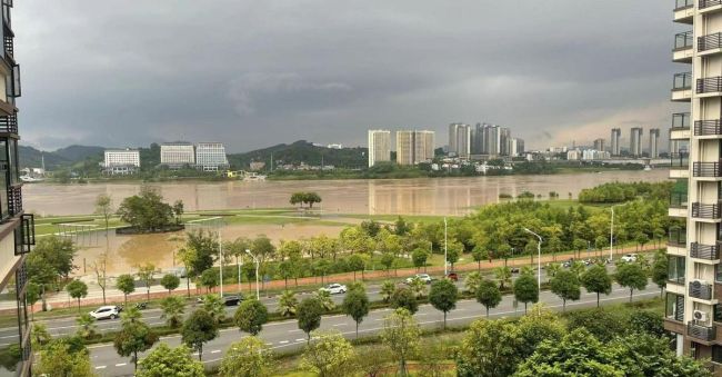 南宁市灵龟山景区因洪水闭园 水漫金山下的非常之旅