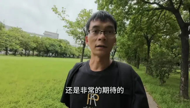 唐尚珺晒大学第一堂课 网友劝学业为重