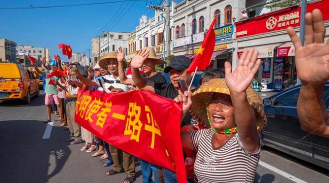 海南文昌市民欢送广西电力抢修队