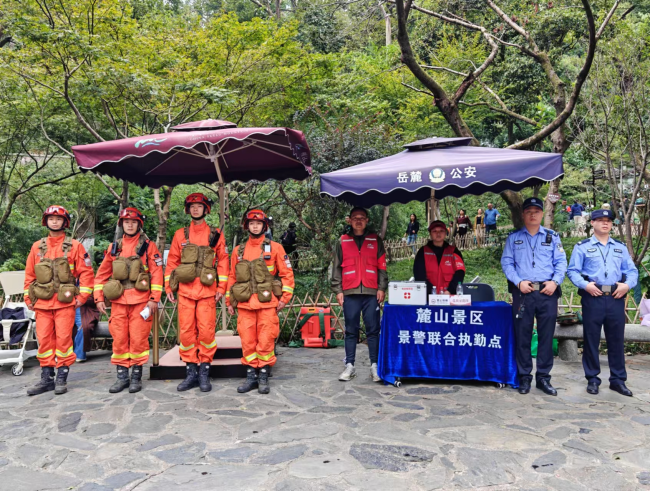 长沙橘子洲景区今日预约已满 网红景点迎客忙