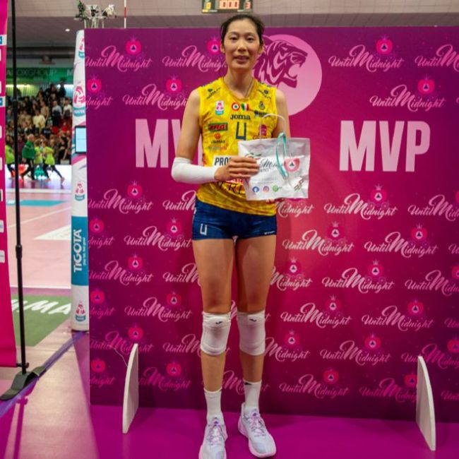 朱婷VS瓦莱福利亚高光集锦：荣获新赛季首个MVP 进攻状态火热