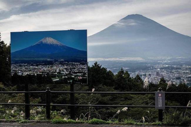 富士山特色"雪顶"迟迟不来 打破130年以来最晚纪录 