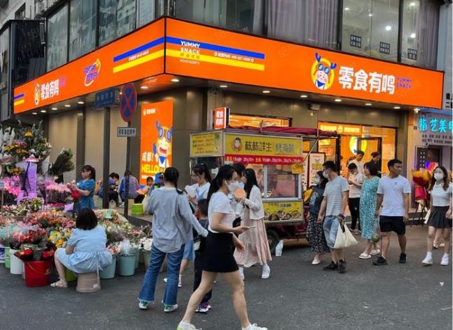 县城零食店，第一批入局者已倒闭