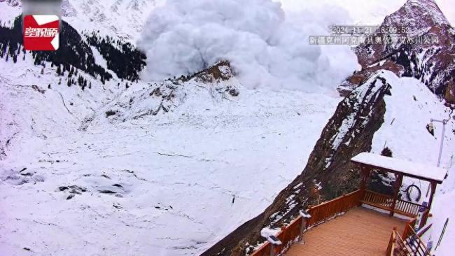 第一视角看雪崩吞没山谷