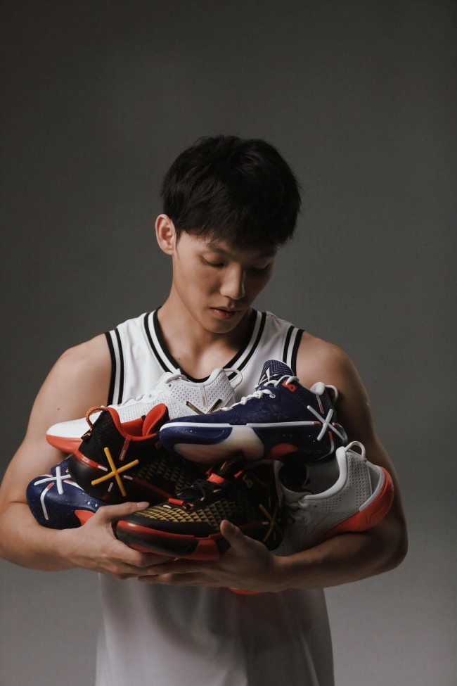 徐杰社媒晒平常随笔 与孙颖莎合影引温雅