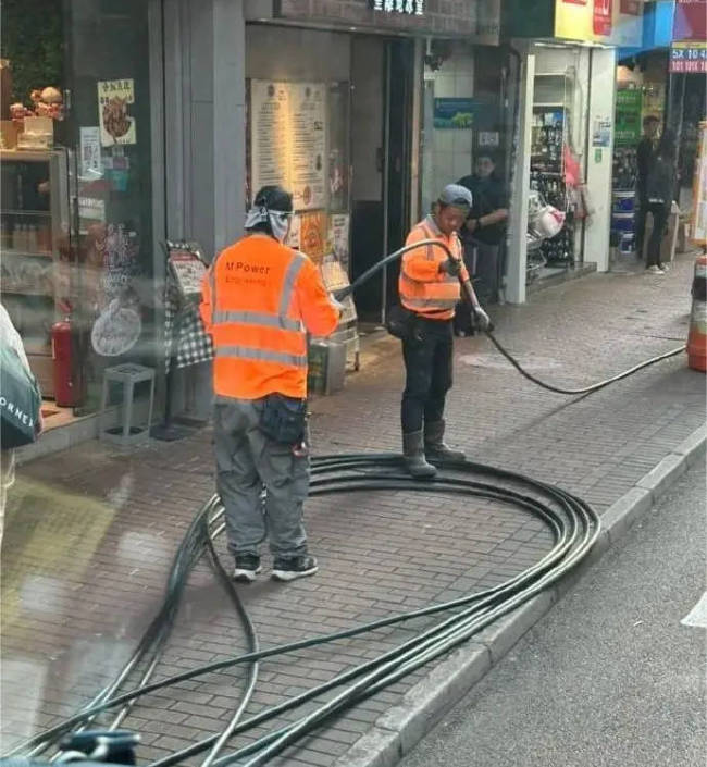 张致恒在香港街头做管道工 生活艰难求捐款