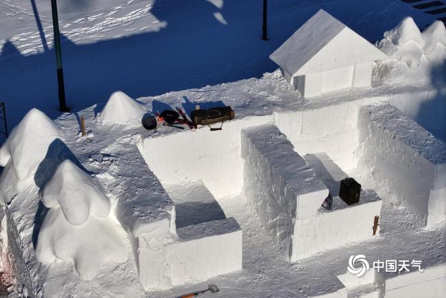 哈尔滨开始采冰建造冰雪景观