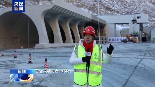 天山胜利隧道贯通