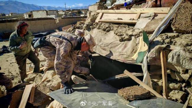 日喀则地震后近千名官兵救援 紧急物资运抵灾区