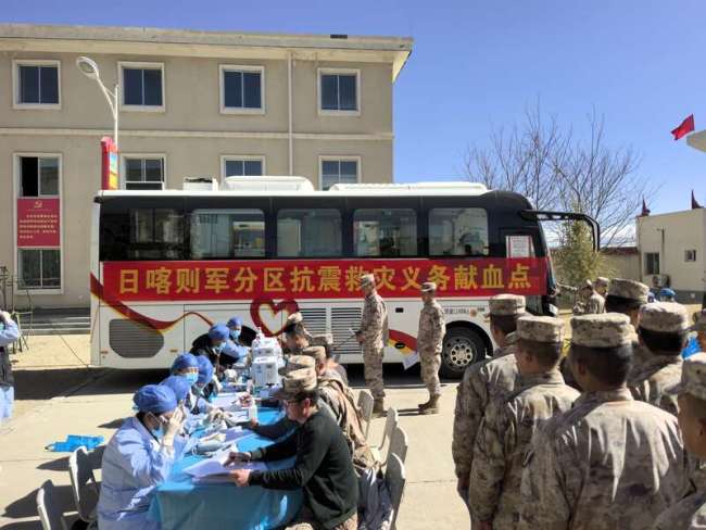 西藏军区总医院14名专家赶赴灾区 紧急救援进行中