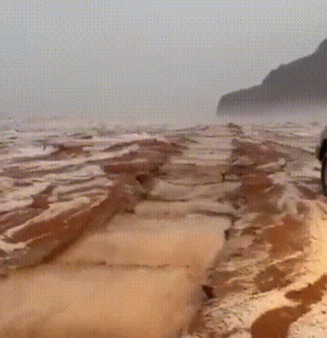 沙特遭罕见暴雨、冰雹侵袭