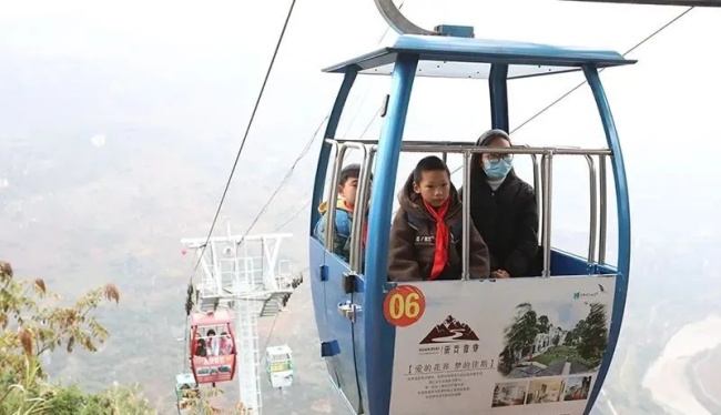 3小时→30分钟！这群孩子坐着“空中校车”去上学