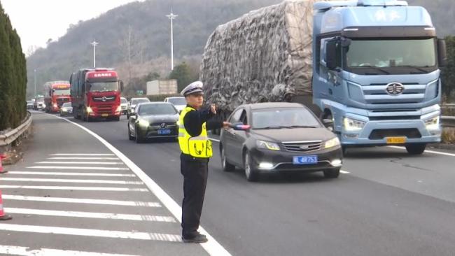 江西杭瑞高速九江段車流激增