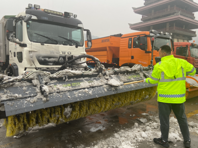 陜西交通運輸部門硬核除雪 全力保障道路暢通