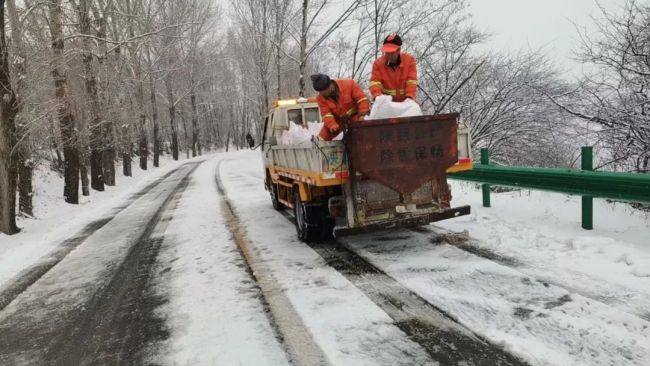 陜西交通運(yùn)輸部門(mén)硬核除雪 全力保障道路暢通