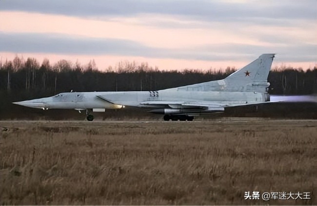 俄軍空投多枚重磅炸彈炸毀烏陣地 震撼戰(zhàn)場局勢