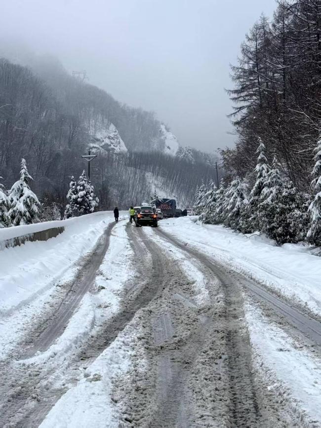 車主返鄉(xiāng)遇暴雪滯留近12小時