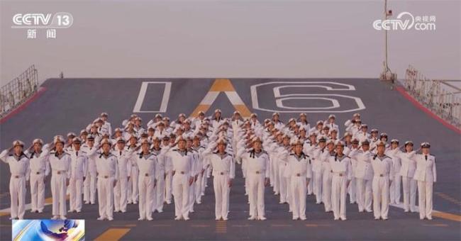 海軍多艘艦艇官兵給全國人民送祝福