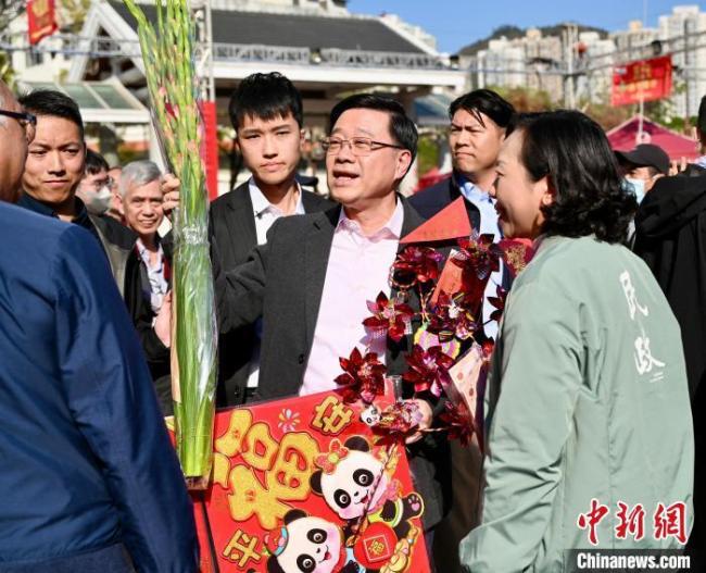 香港特首冀市民開(kāi)心過(guò)蛇年 共迎新春齊進(jìn)步