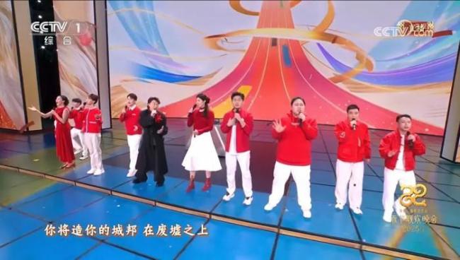 陈奕迅与奥运冠军的《孤勇者》好燃 赛场英雄共鸣曲