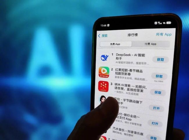 DeepSeek留给人工智能四个新问题 从“网红”到“长红”的挑战