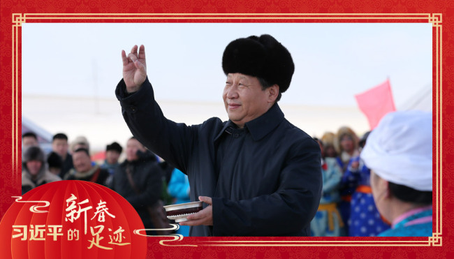 2014年1月27日，習(xí)近平總書記在內(nèi)蒙古錫林浩特市寶力根蘇木（鄉(xiāng)）參加冬季那達(dá)慕“五畜祈?！眱x式。
