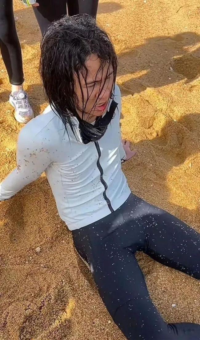 摄影师冲进海浪救起母女 退伍军人英勇救人