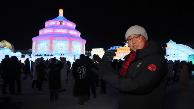 哈爾濱喜迎亞冬會(huì) 冰天雪地年味濃 亞冬元素添彩冰雪大世界