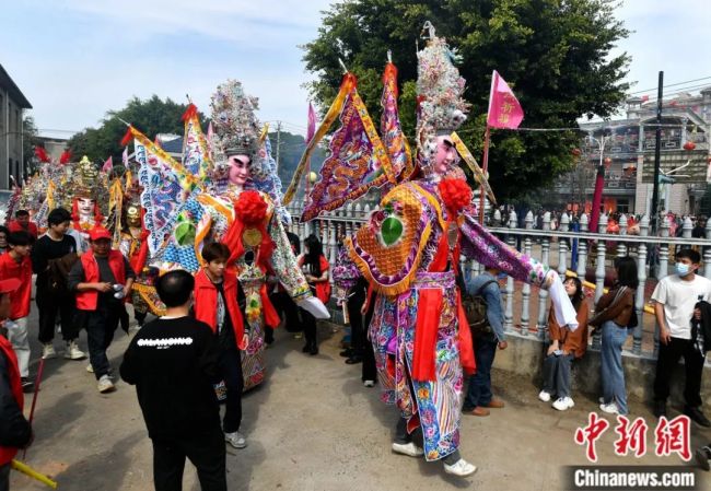 陳意涵邀你來福建逛城門看游神 體驗濃厚民俗風情