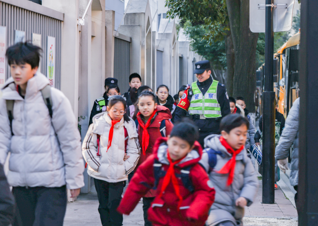 江蘇警方開(kāi)啟平安護(hù)學(xué)模式 全面護(hù)航師生安全