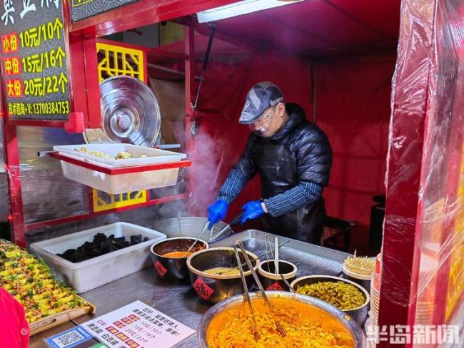 聾啞大哥夜市賣臭豆腐走紅 無聲攤位日入過千