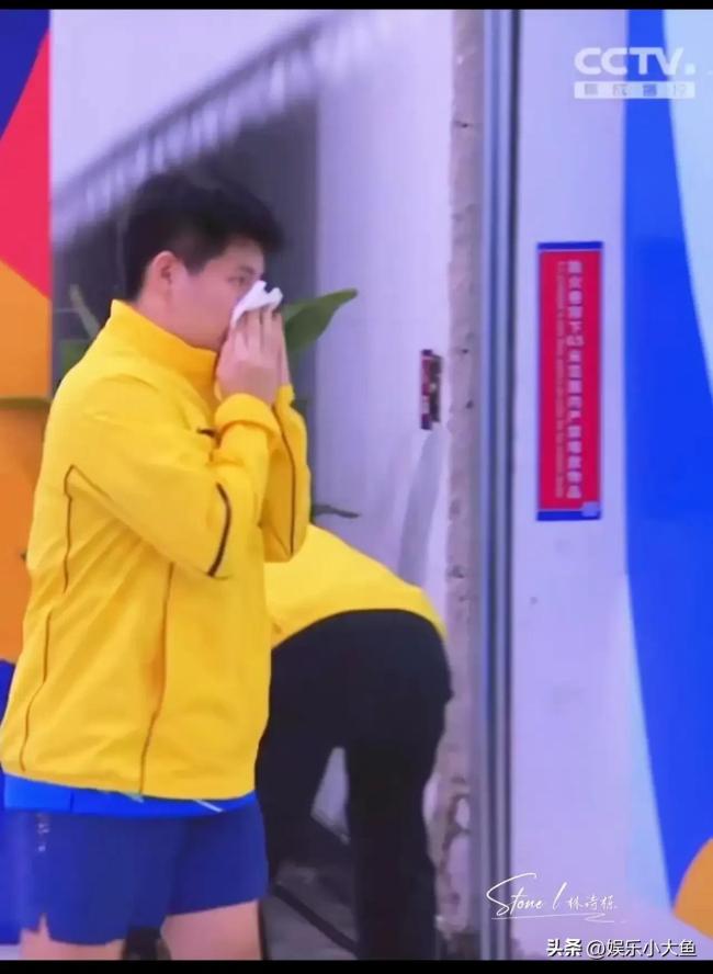 邱贻可追着孙颖莎送毛巾外套 师徒情深暖人心